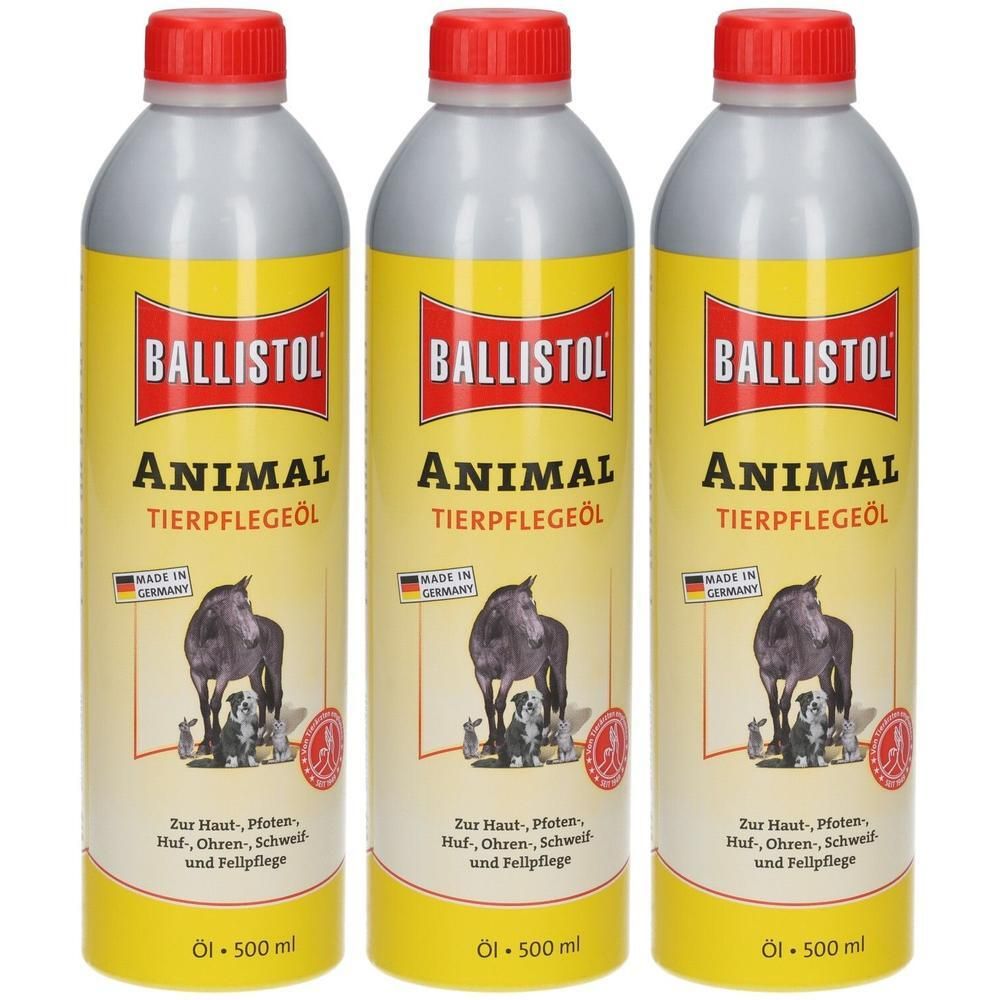 Drei Flaschen BALLISTOL Animal Tierpflegeöl, jeweils 500 ml. Gelbe Etiketten mit schwarzer und roter Schrift, Abbildung eines Pferdes und Hunde.