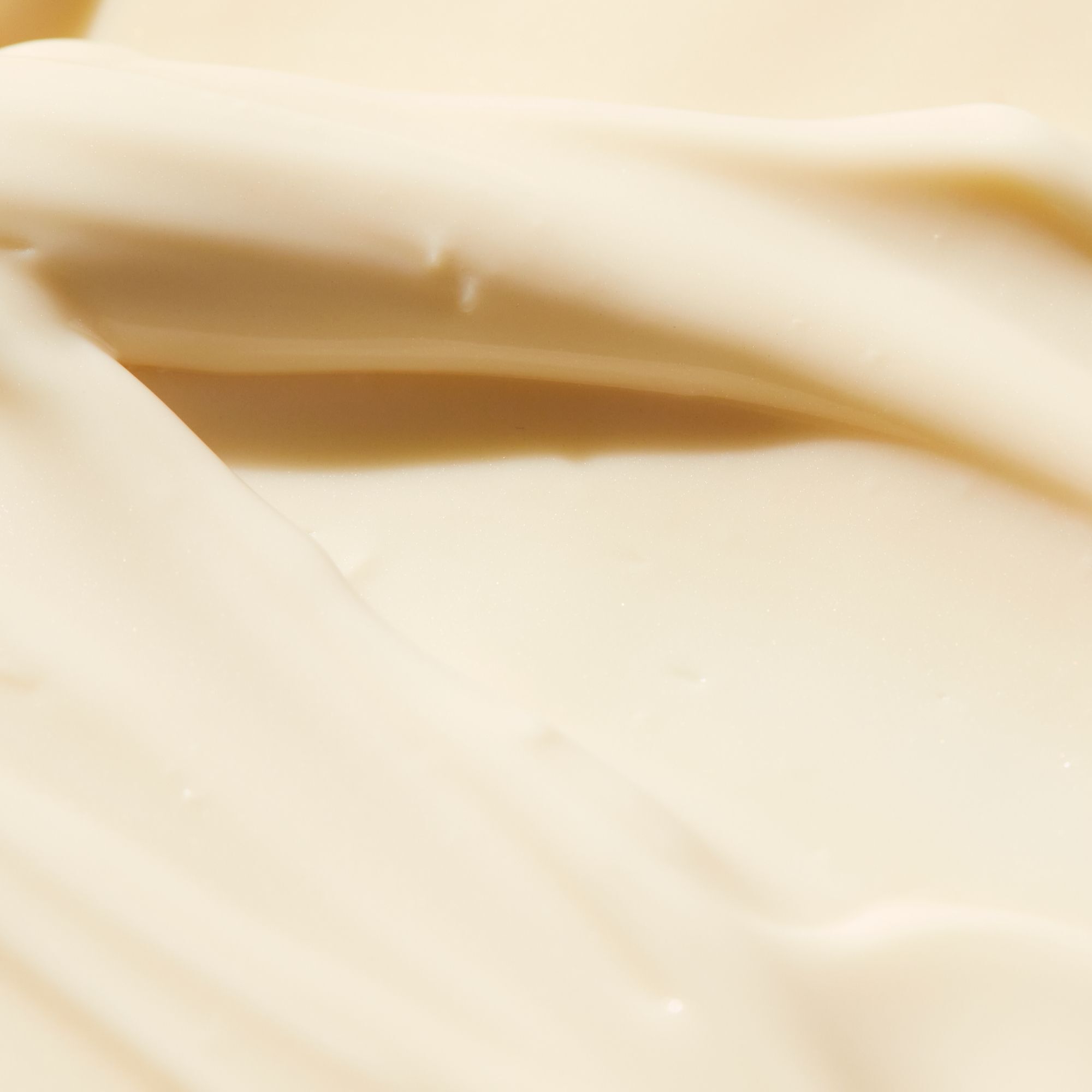 Nahaufnahme der cremigen Textur der Nuxe Sun After-Sun-Milch.
