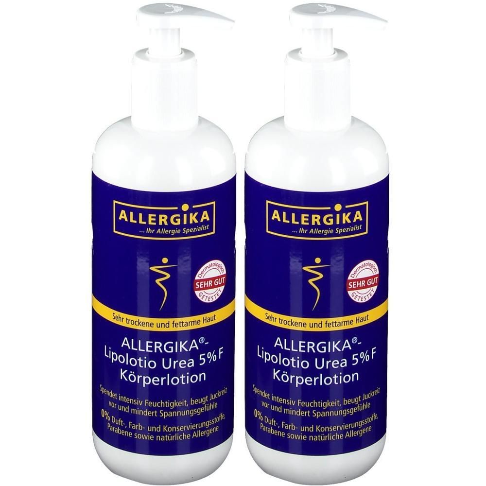 Zwei weiße Pumpflaschen ALLERGIKA® Lipolotio Urea 5% F Körperlotion mit blauer Banderole.