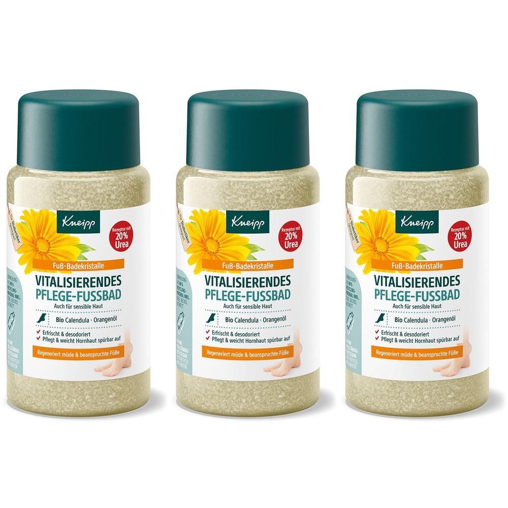 Drei Flaschen Kneipp Vitalisierendes Pflege-Fußbad mit Ringelblumen- und Orangenöl-Duft. Enthält 20% Urea.