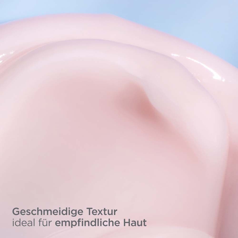 Nahaufnahme der geschmeidigen Textur der ISDINCEUTICS Hyaluronic Moisture Creme.