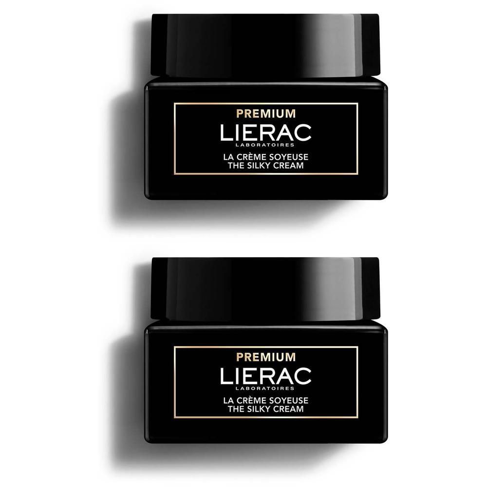 Zwei LIERAC Premium Seidige Creme Tiegel nebeneinander auf schwarzem Hintergrund.