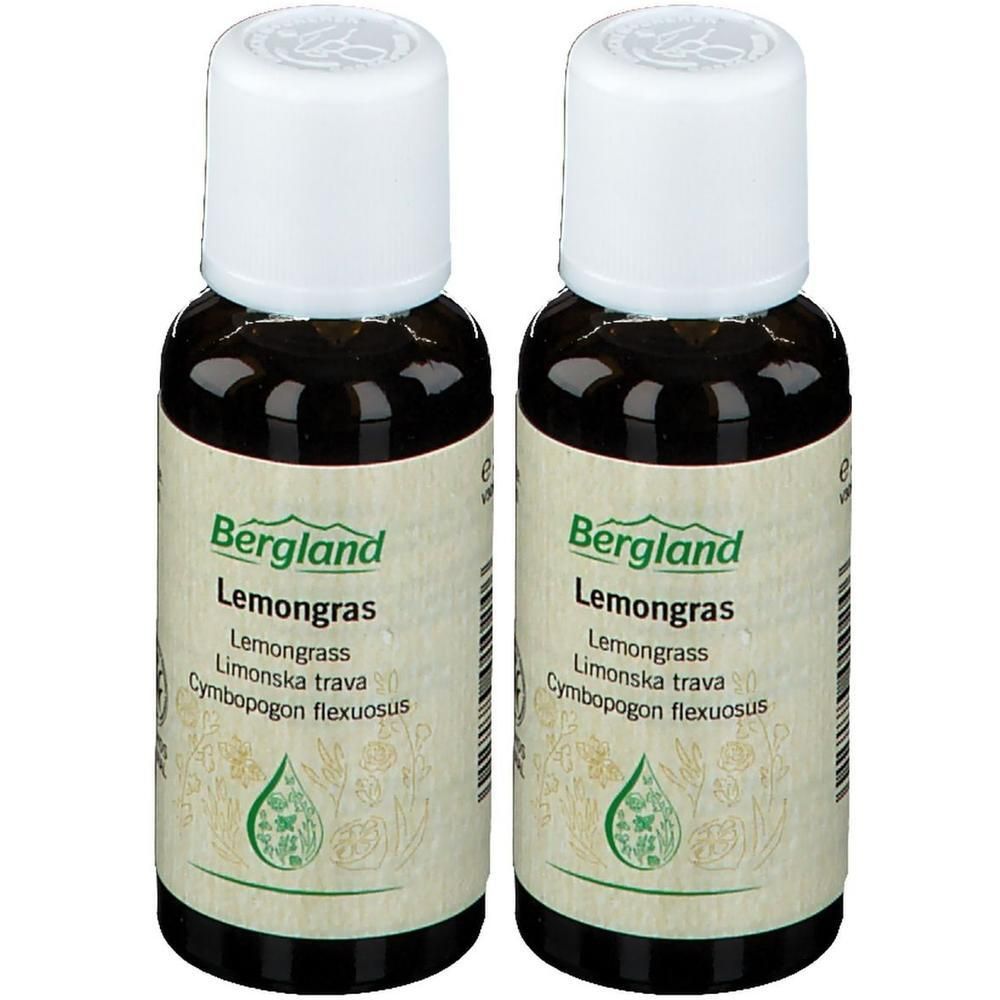 Zwei Flaschen Bergland Lemongrasöl mit weißen Verschlüssen. Dunkelbraune Glasflaschen mit Etiketten.