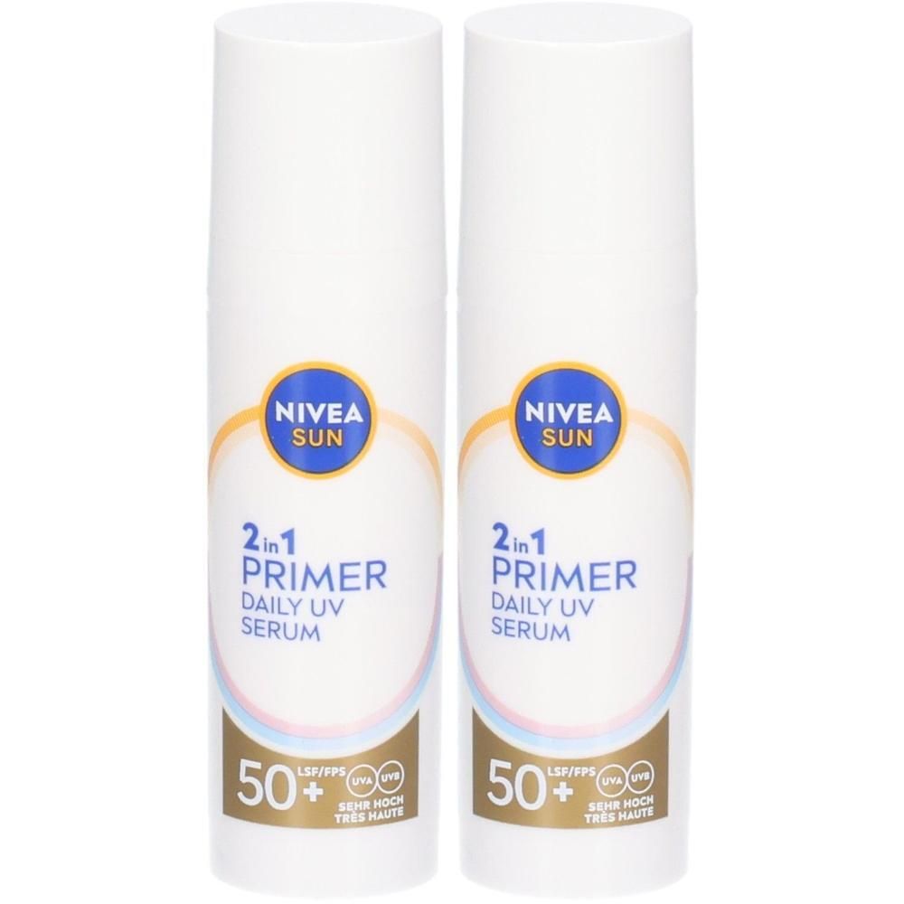 Zwei NIVEA SUN 2in1 Primer Daily UV Serum Flaschen mit LSF 50+.