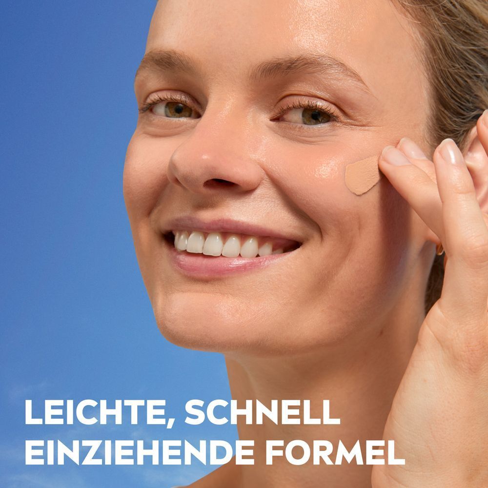 Auftragen von NIVEA 5in1 Tagespflege BB Hell: Leichte, schnell einziehende Formel.