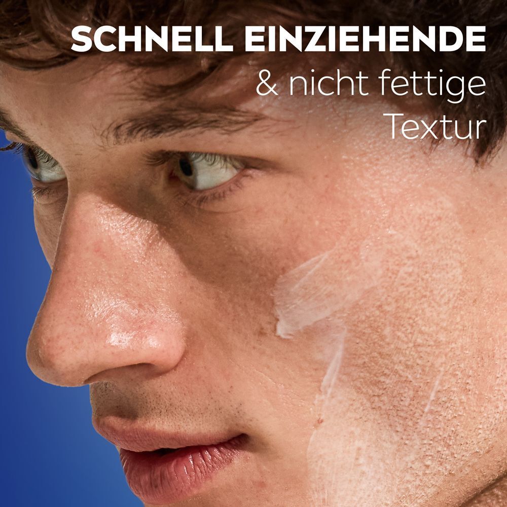 Nahaufnahme eines Mannes, der NIVEA MEN HydroCare Feuchtigkeitscreme aufträgt, schnell einziehend.