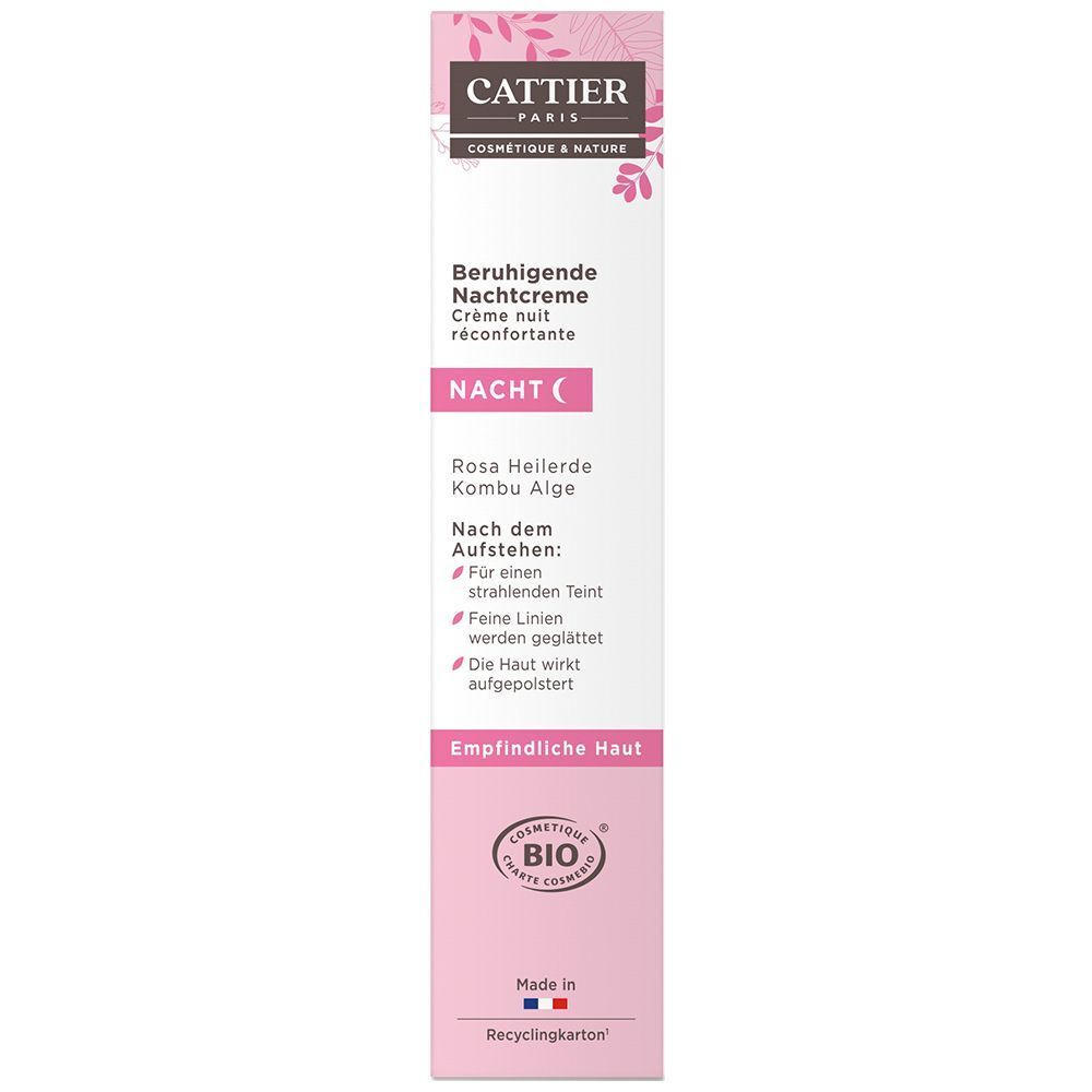Nahaufnahme einer Flasche Cattier Beruhigende Nachtcreme. Rosa Verpackung mit BIO-Siegel.
