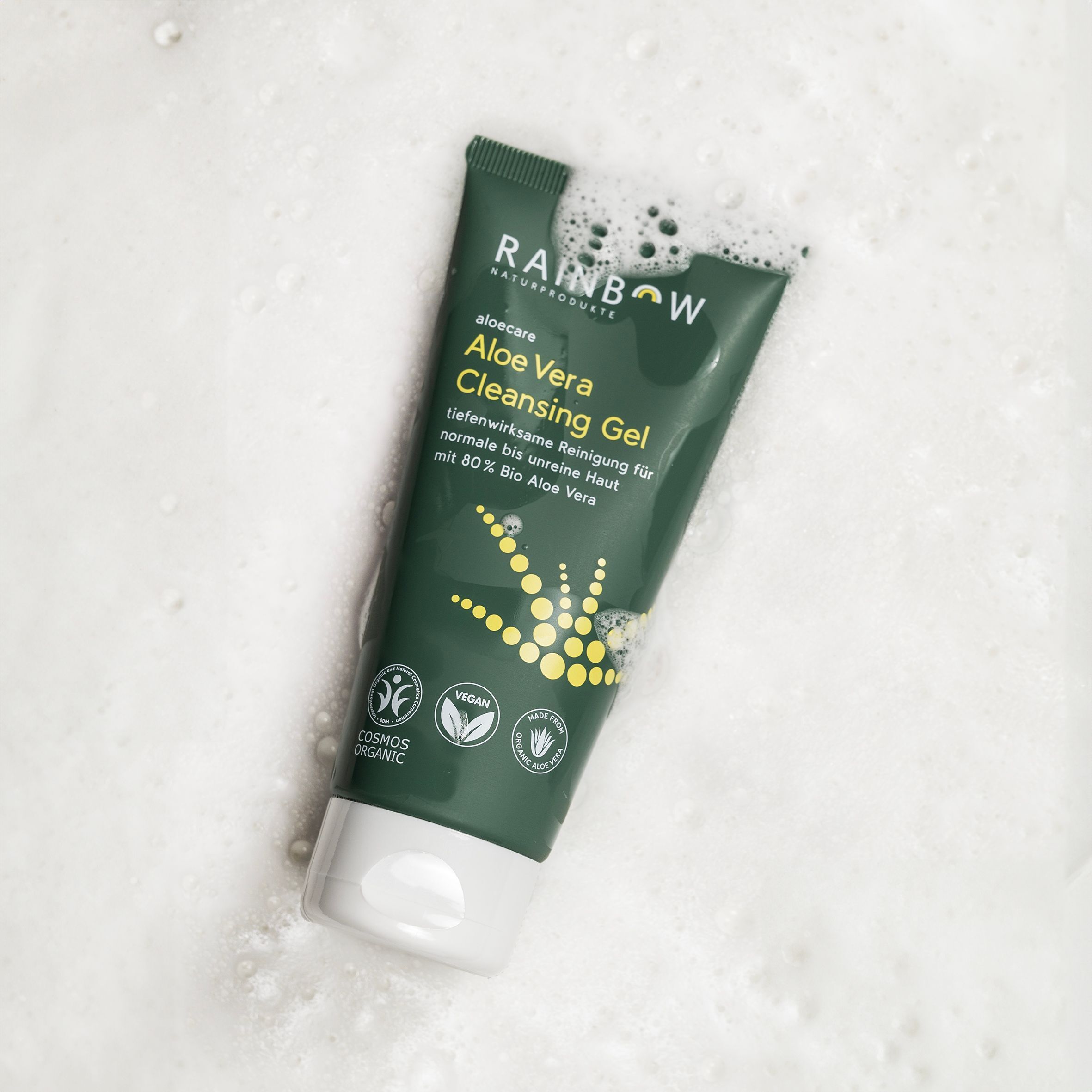 Eine Tube Rainbow aloecare Aloe Vera Cleansing Gel in Schaum mit Bläschen.