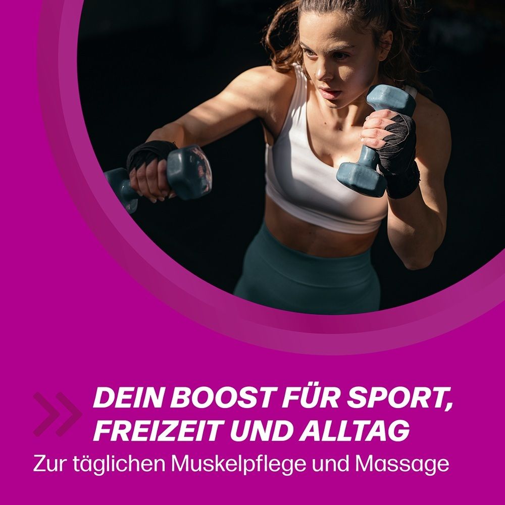 Frau beim Hanteltraining. Text: Dein Boost für Sport, Freizeit und Alltag.