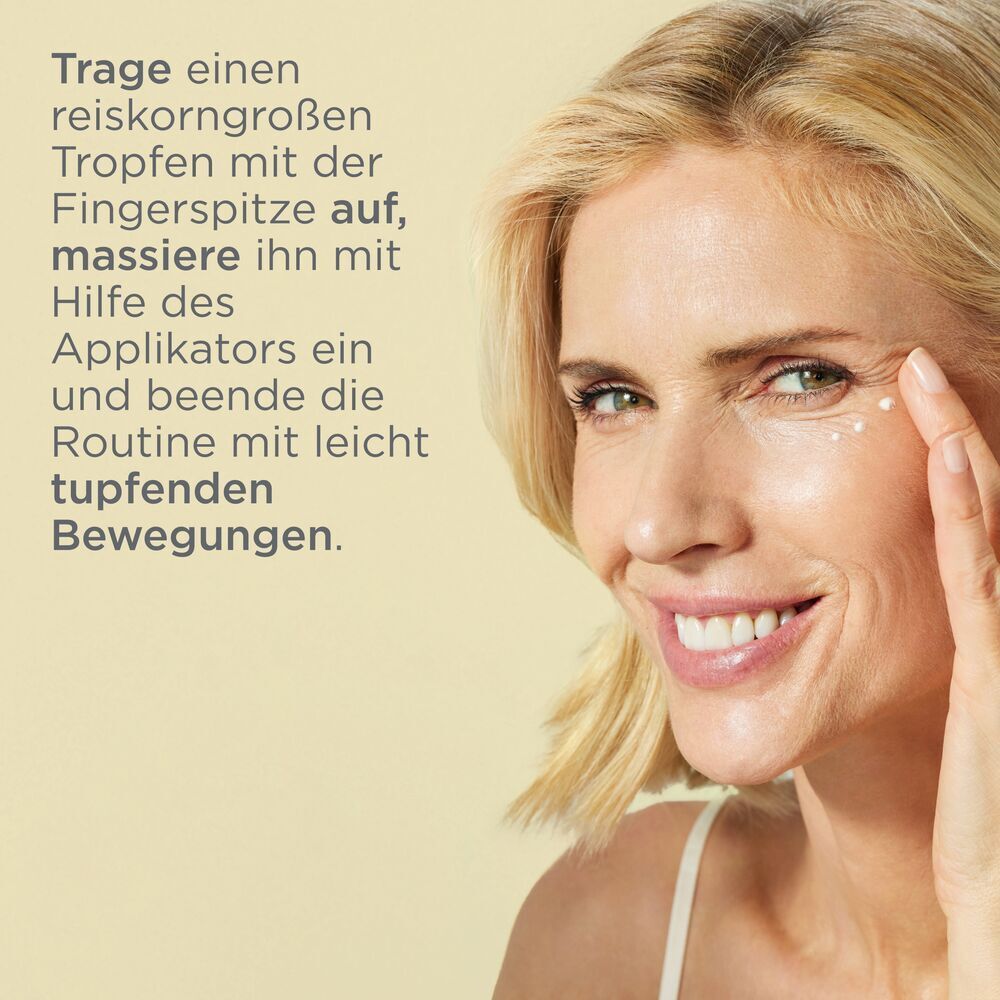 Frau trägt Isdin Isdinceutics K-ox Eyes Augencreme auf.