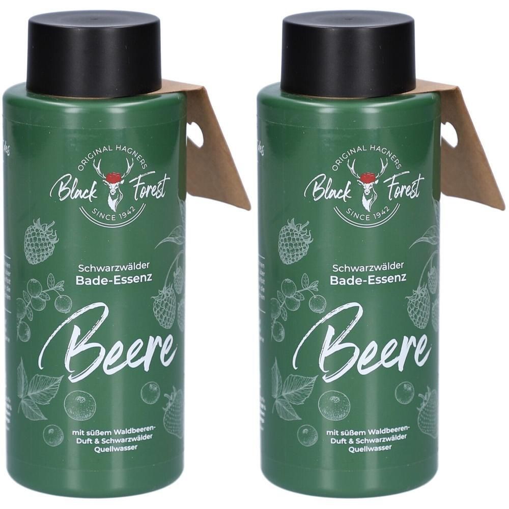 Zwei grüne Flaschen Bade-Essenz mit Beeren-Motiv und schwarzem Deckel. "Black Forest" Logo oben.