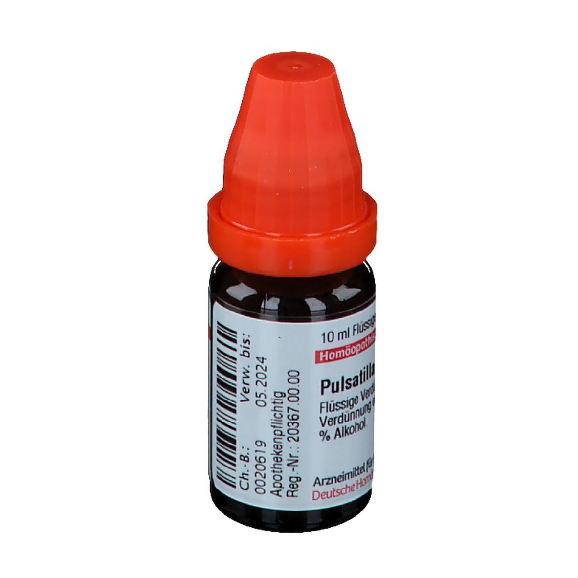 Braune Flüssigkeit in einer Tropfflasche mit rotem Verschluss. Beschriftung: Pulsatilla LM II, 10 ml. Barcode.