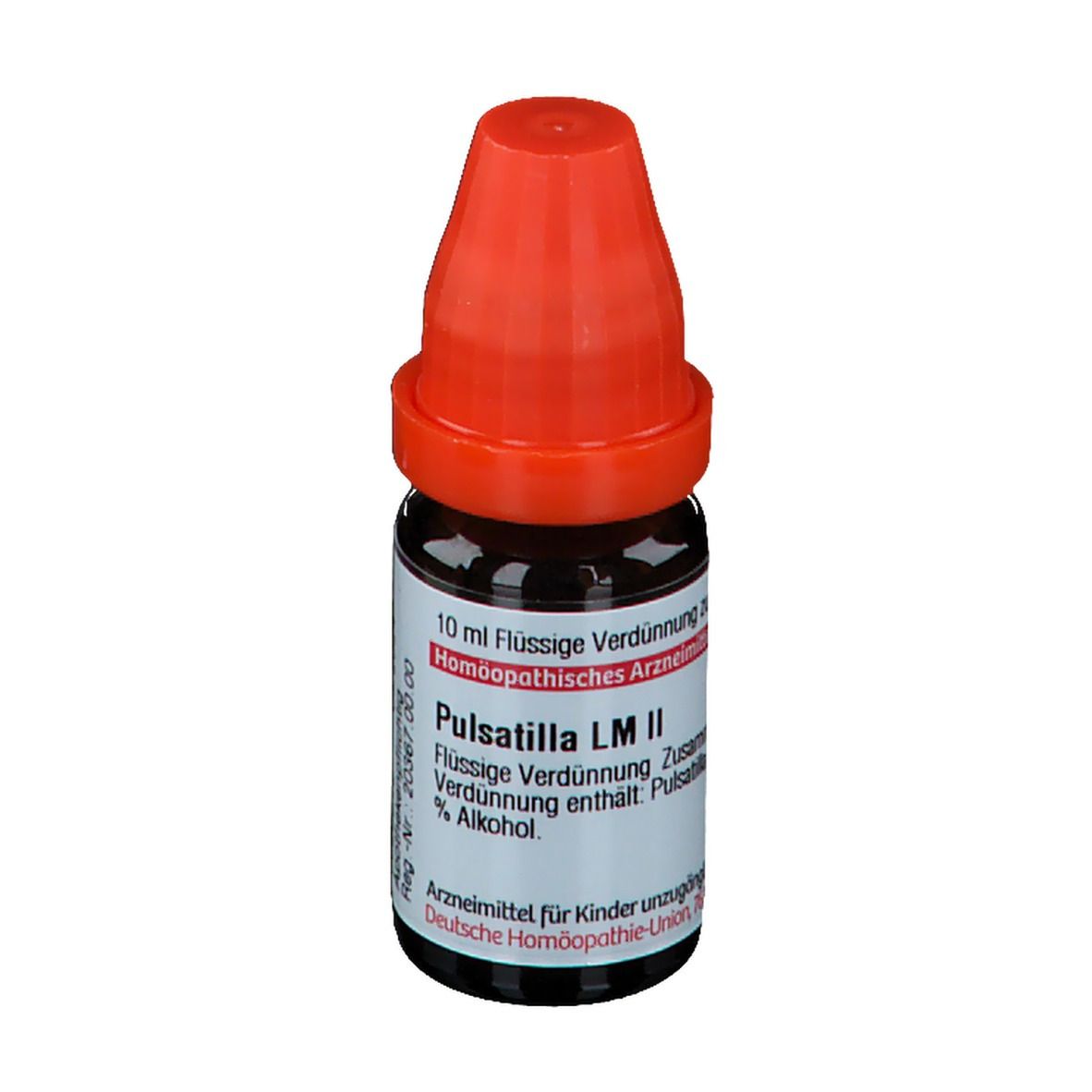 Braune Flüssigkeit in einer Tropfflasche mit rotem Verschluss. Beschriftung: Pulsatilla LM II, 10 ml.