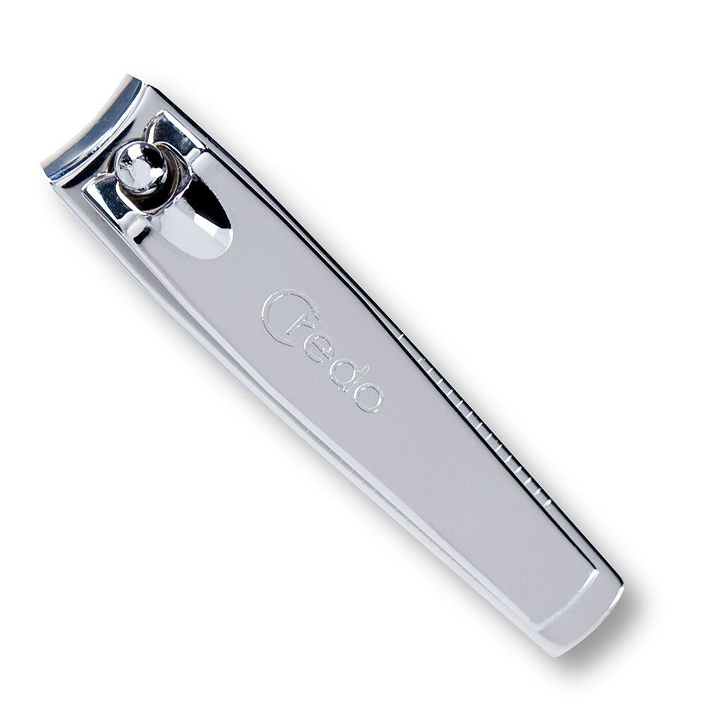 Nagelknipser aus Metall. Silberfarben, mit dem Logo "Credo" geprägt. Oberansicht.