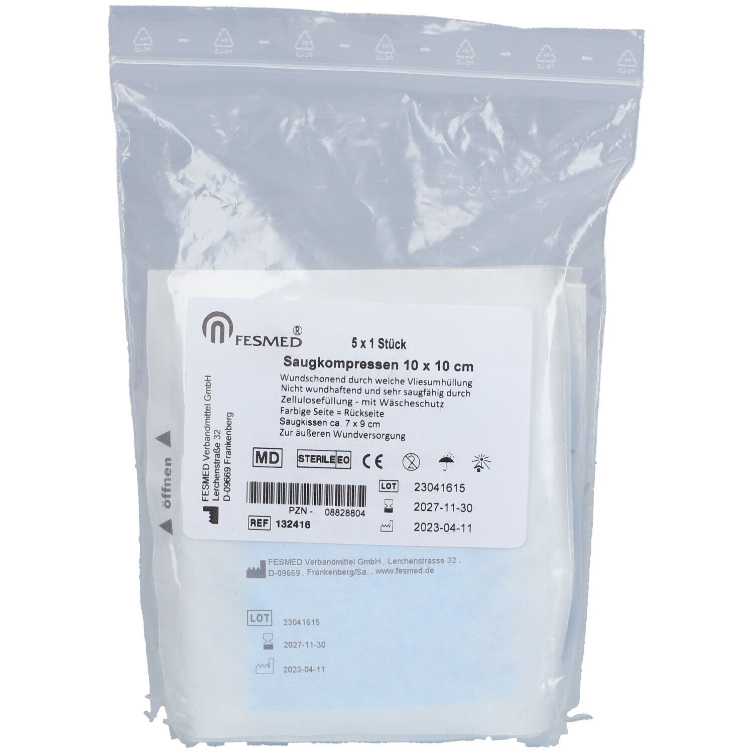 Verpackung mit FESMED Saugkompressen 10 x 10 cm. 5 Stück. Sterile Kompressen in Folienverpackung. Aufdrucke mit Produktinformationen und Zertifizierungen.