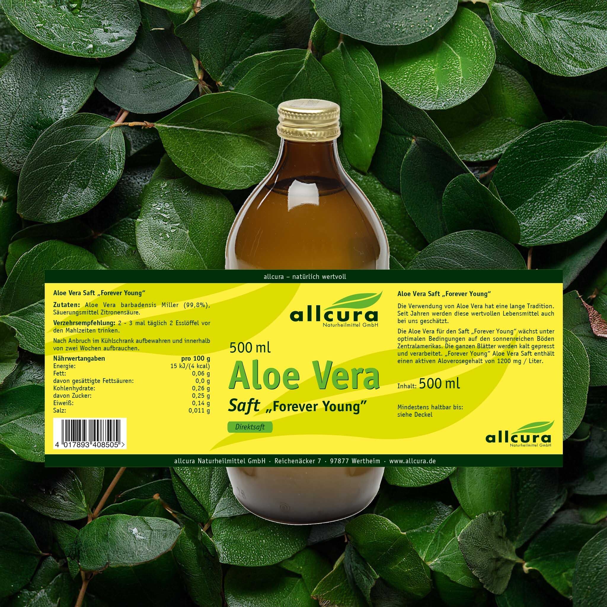 Braune Flasche Aloe Vera Saft, umgeben von Blättern. Etikett mit Produktinformationen und Nährwertangaben.