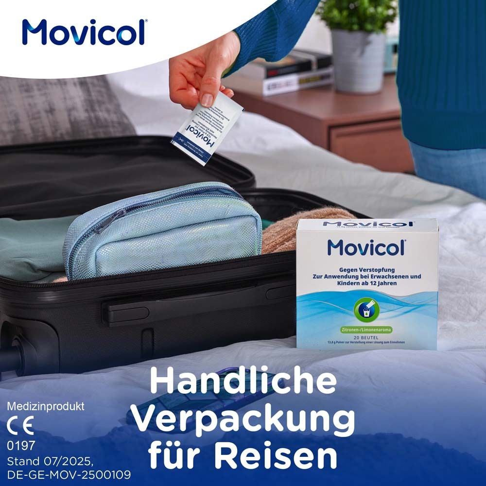 Handliche Verpackung für Reisen. Person hält Beutel aus einer Reisetasche. MOVICOL®-Packung.