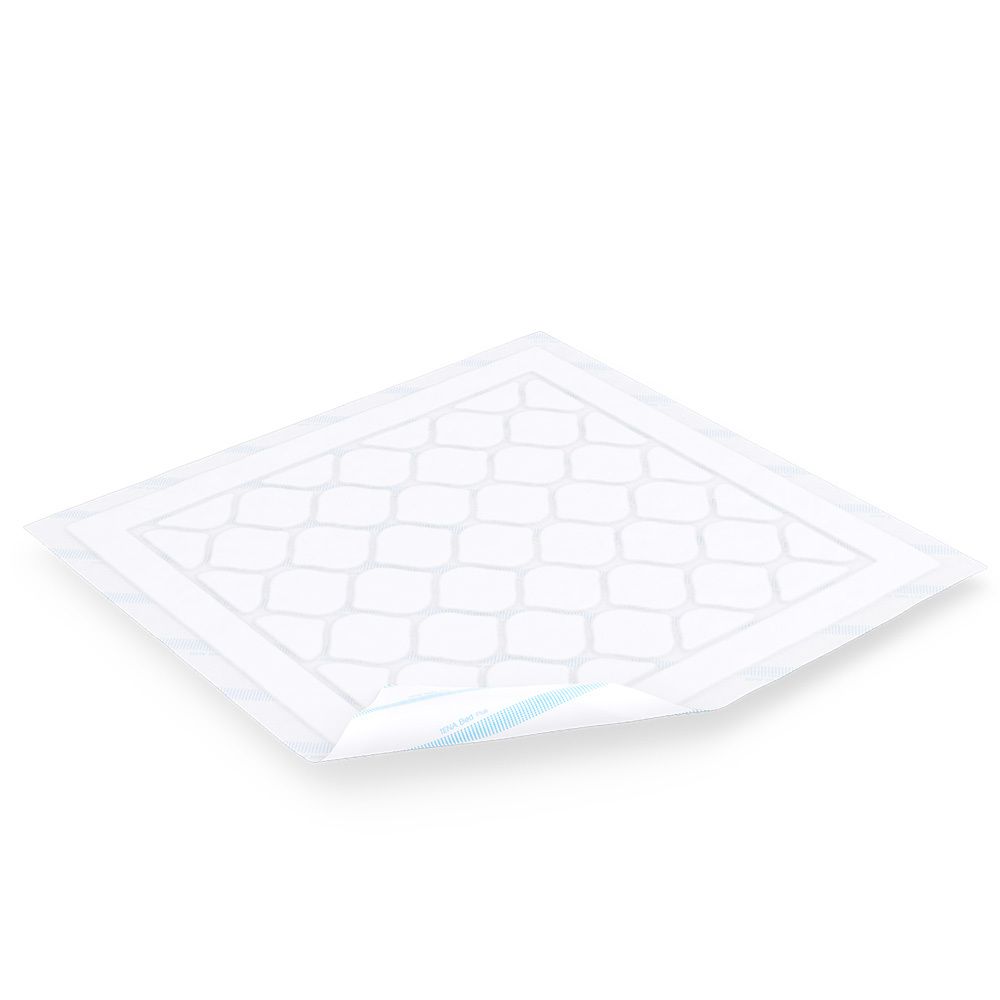 TENA Bed Plus Unterlage, quadratisch, weiß mit blauem Rand. Gezeigt in diagonaler Ansicht.