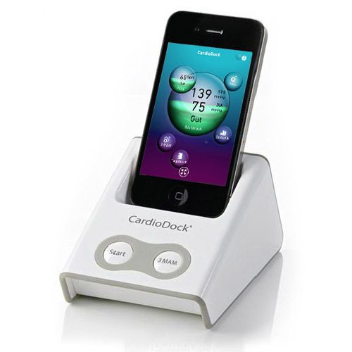Weißes CardioDock mit Smartphone. Auf dem Bildschirm werden Gesundheitsdaten angezeigt. Zwei Knöpfe: Start und 3MAM.