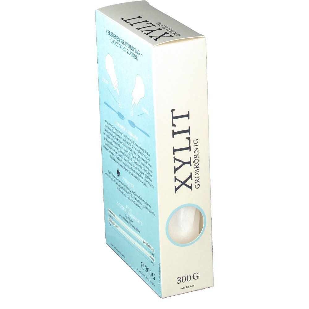 Verpackung von Xylit grobkörnig. Aufschrift: Xylit grobkörnig, 300g, Dr. Groß. Illustration von Löffeln. Text: "Versüßen Sie jedes Tag - ganz ohne Zucker".