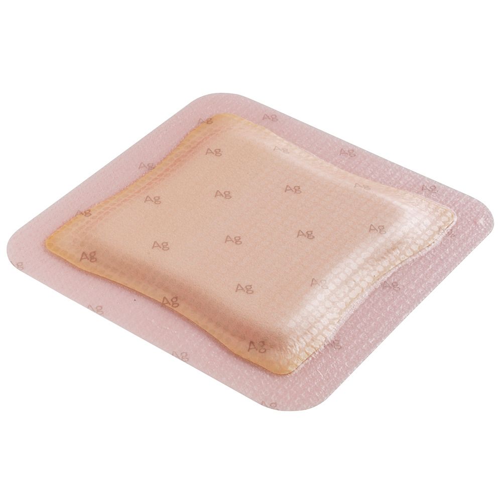 Quadratischer Wundverband mit abgerundeten Ecken. Beige-farbener Schaumstoff auf rosa Klebefläche. Mit Prägung "Ag".