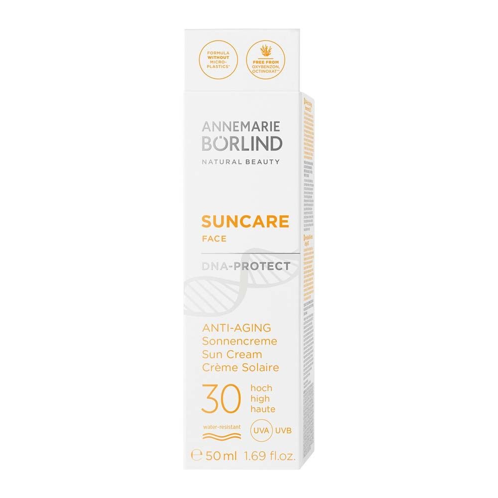 Verschiedene Sonnenpflegeprodukte. Text: ANNEMARIE BÖRLIND SUN, LSF 15, 20, 30, After Sun, Sunless. Ohne Mikroplastik.