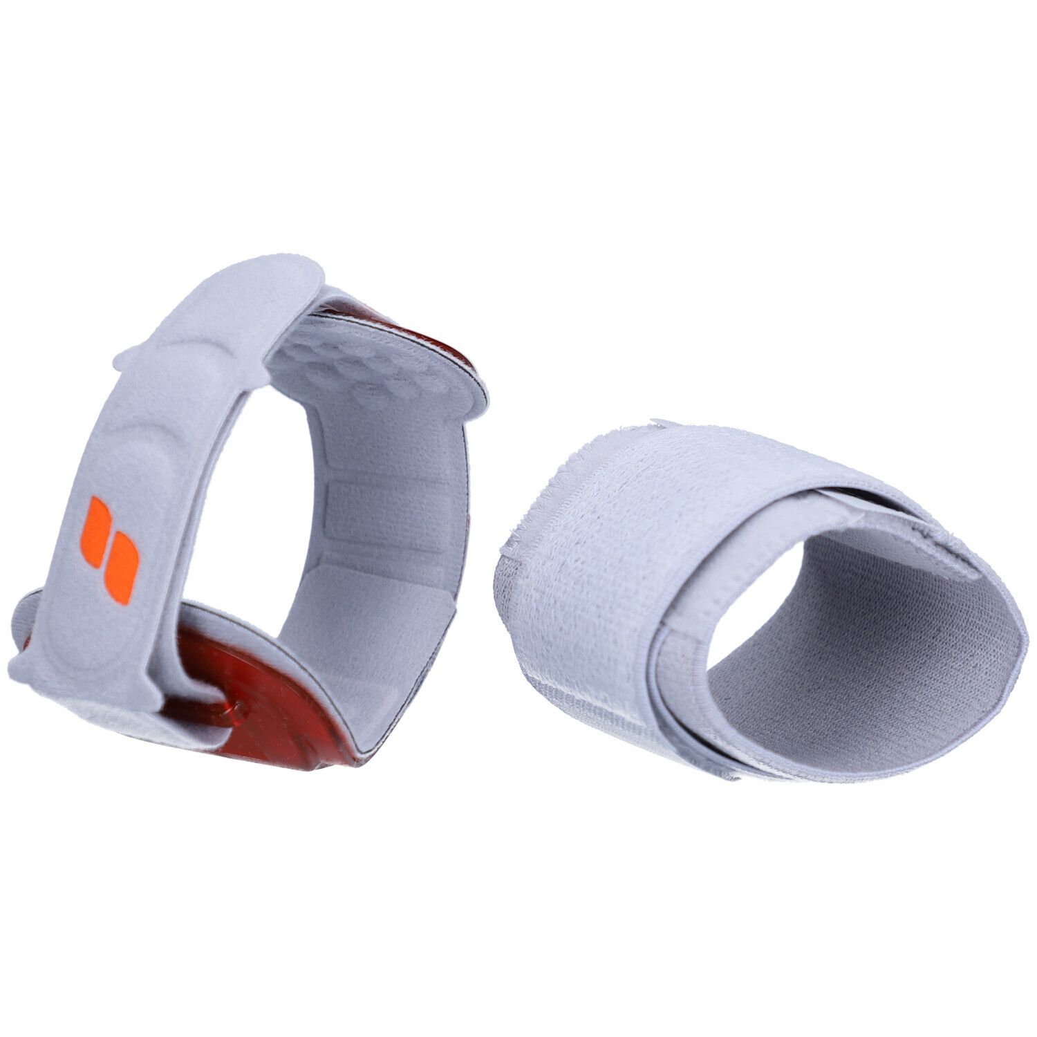 Zwei Bandagen. Eine mit roter Kunststoff-Komponente und Noppen. Die andere ist ein einfacher Klettverschluss.