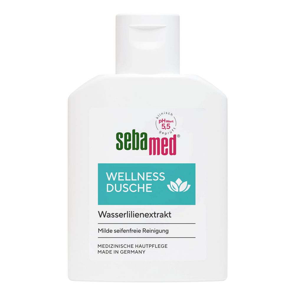 Weiße Flasche mit grünem Etikett. Aufschrift: sebamed Wellness Dusche, Wasserlilienextrakt. pH-Wert 5,5.