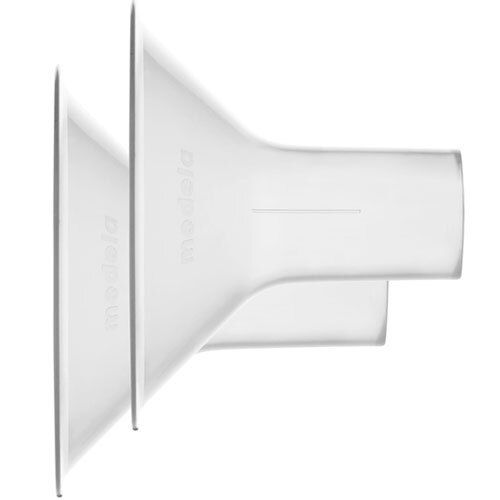 Zwei transparente Brusthauben mit dem Medela-Logo. Konische Form mit zylindrischem Ansatz.
