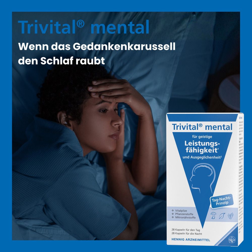 Mann im Bett, berührt Stirn. Trivital® mental-Packung im Vordergrund. Text: Wenn das Gedankenkarussell den Schlaf raubt.