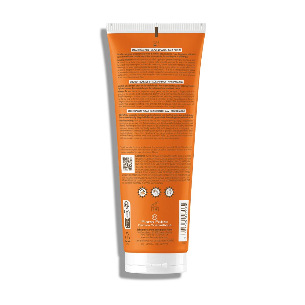Rückseite einer orangefarbenen Tube. Text: Produktinformationen, QR-Code, Logos. Weißer Hintergrund.