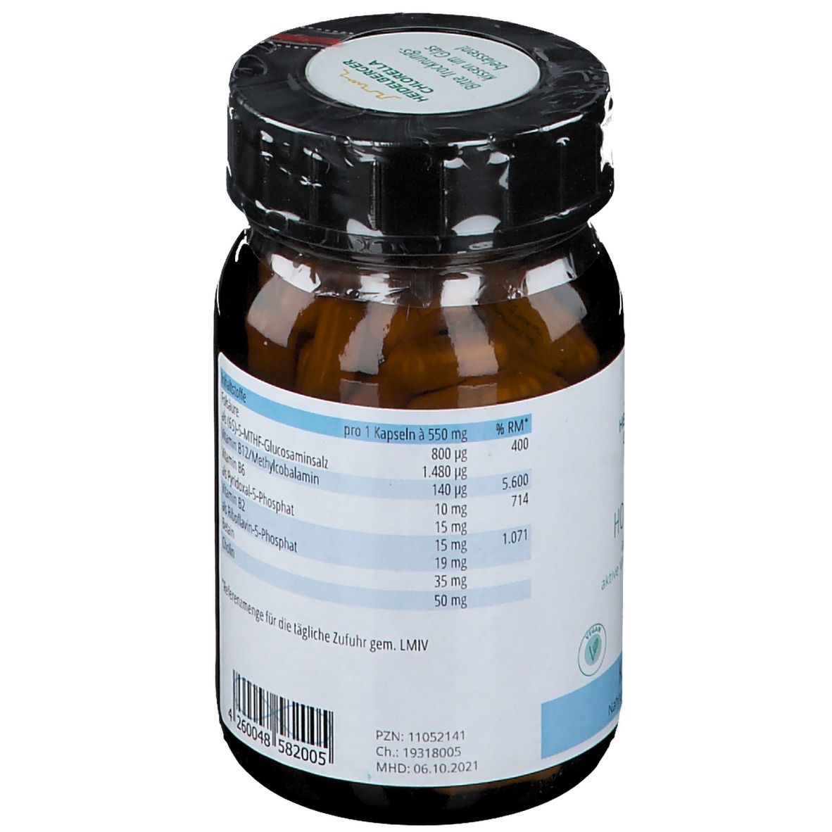 Rückseite einer braunen Glasflasche mit Kapseln. Aufschrift: Nährwertangaben, Chargennummer, Mindesthaltbarkeitsdatum, Vegan-Siegel.