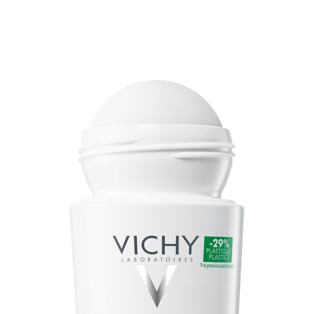 Nahaufnahme des Roll-on-Kopfes. Weißer Applikator, VICHY-Logo. Grüne Aufschrift: -29% Plastik.