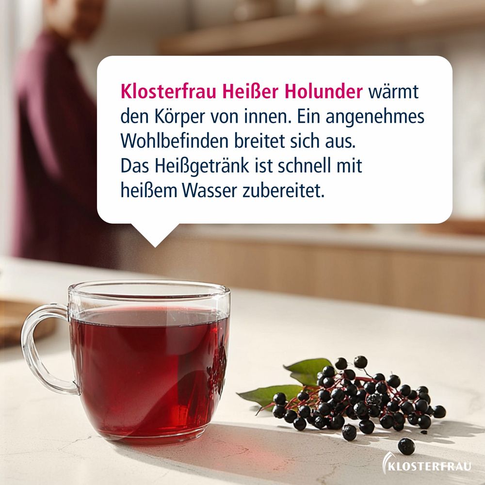 Glasbecher mit rotem Getränk, daneben Holunderbeeren. Text: KLOSTERFRAU Heißer Holunder wärmt den Körper.