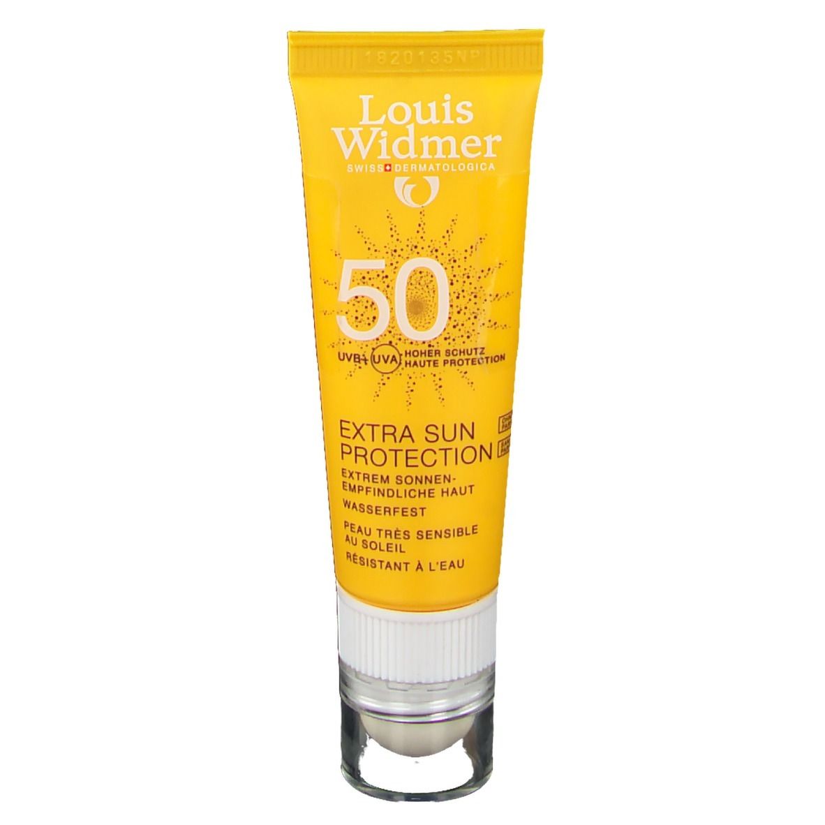 Gelbe Tube mit Sonnencreme. Aufschrift: Louis Widmer, 50, Extra Sun Protection. Wasserfest. Für extrem sonnenempfindliche Haut.