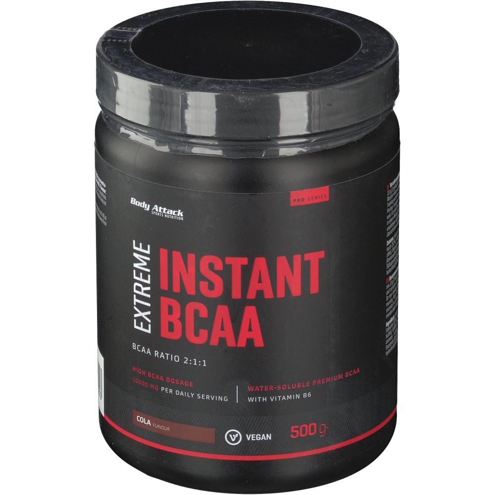 Schwarze Dose mit roter Aufschrift 'Body Attack Extreme Instant BCAA Cola'. Vegan-Siegel und 500g-Angabe.