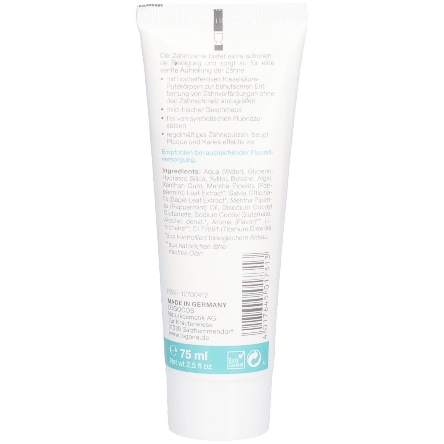 Rückseite der Zahncreme-Tube. Text mit Inhaltsstoffen und Herstellerinformationen. Weiß mit hellblauen Details.
