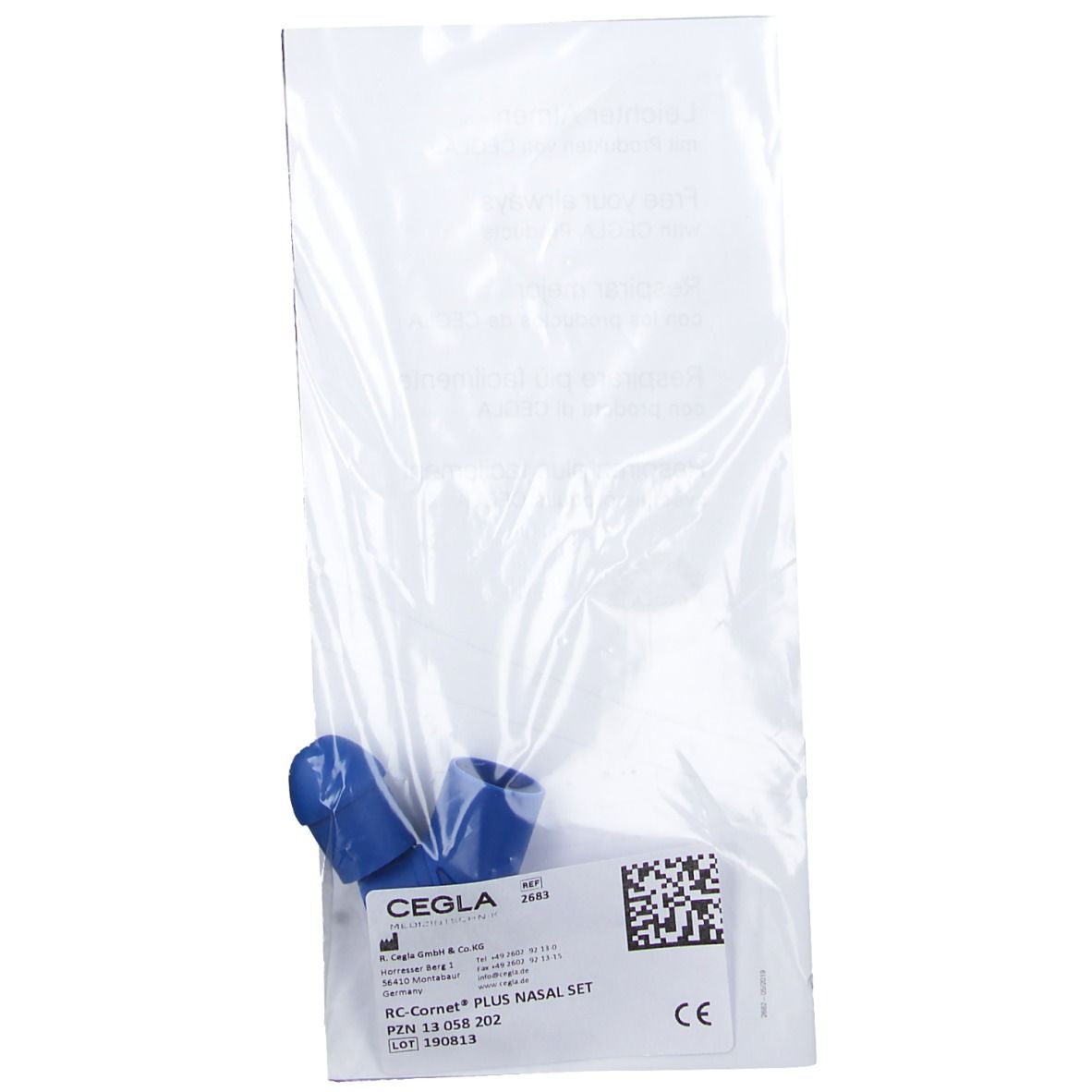 Zwei blaue Nasenaufsätze und ein Etikett in einer transparenten Verpackung. Das Etikett zeigt Text und einen QR-Code.