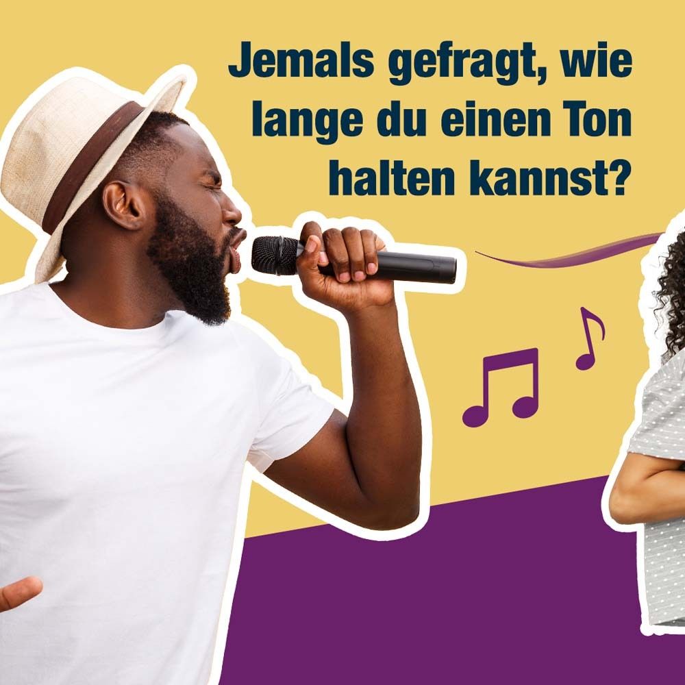 Mann singt in Mikrofon. Text: Jemals gefragt, wie lange du einen Ton halten kannst? Noten.