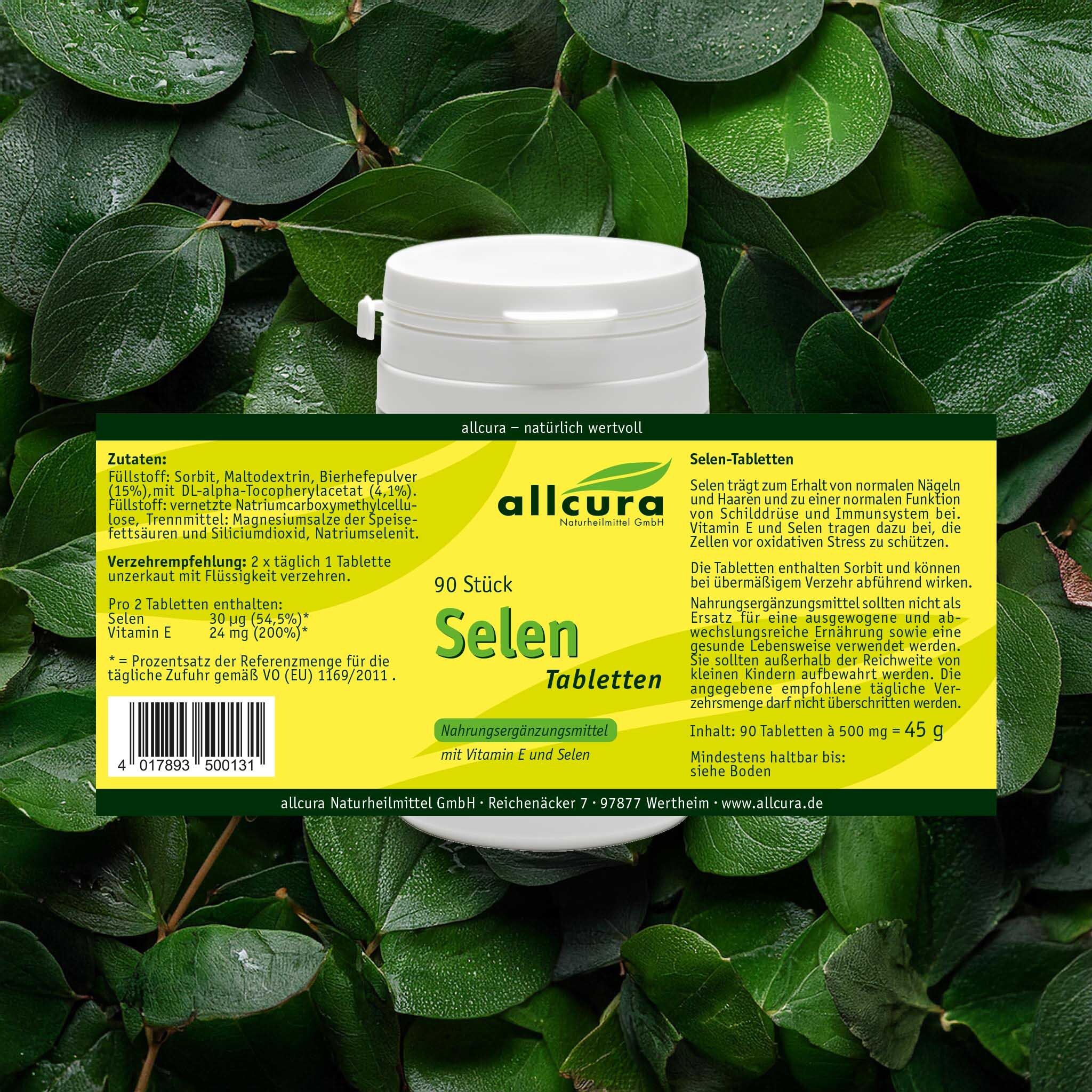 Weiße Dose mit grünem Etikett vor grünem Hintergrund. Etikett mit Inhaltsstoffen und Nährwertangaben. 90 Selen Tabletten.