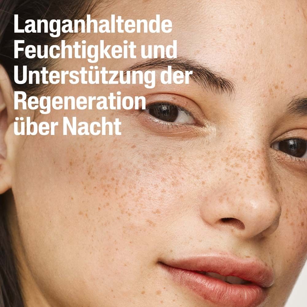 Gesicht einer Frau. Text: Langanhaltende Feuchtigkeit und Unterstützung der Regeneration über Nacht.