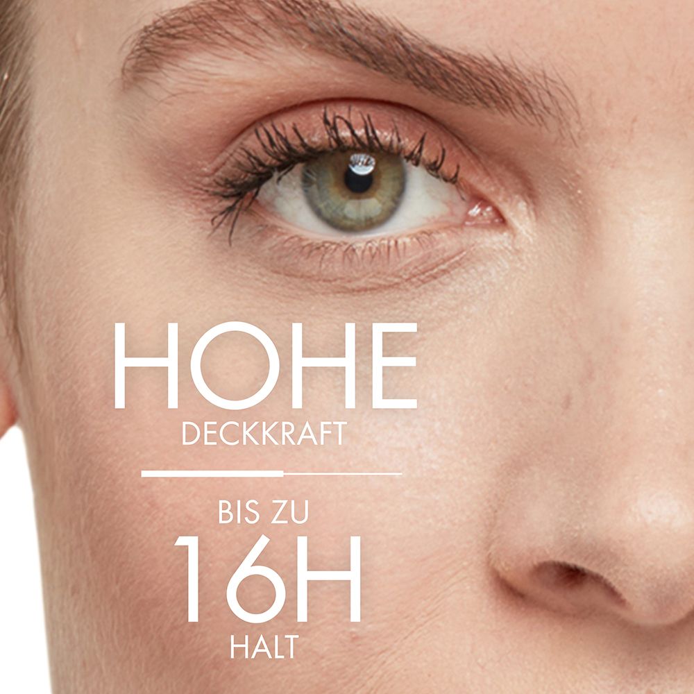 Nahaufnahme eines Auges. Text: HOHE DECKKRAFT, BIS ZU 16H HALT. Helle Haut. Grünes Auge.