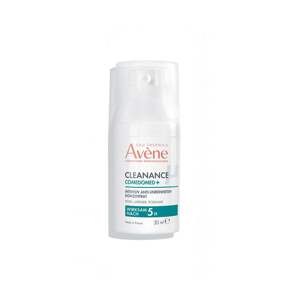 Avene Cleanance Comedomed+ Konzentrat. Weiße Flasche mit Sprühkopf. 30 ml. Produktname und Marke sichtbar.