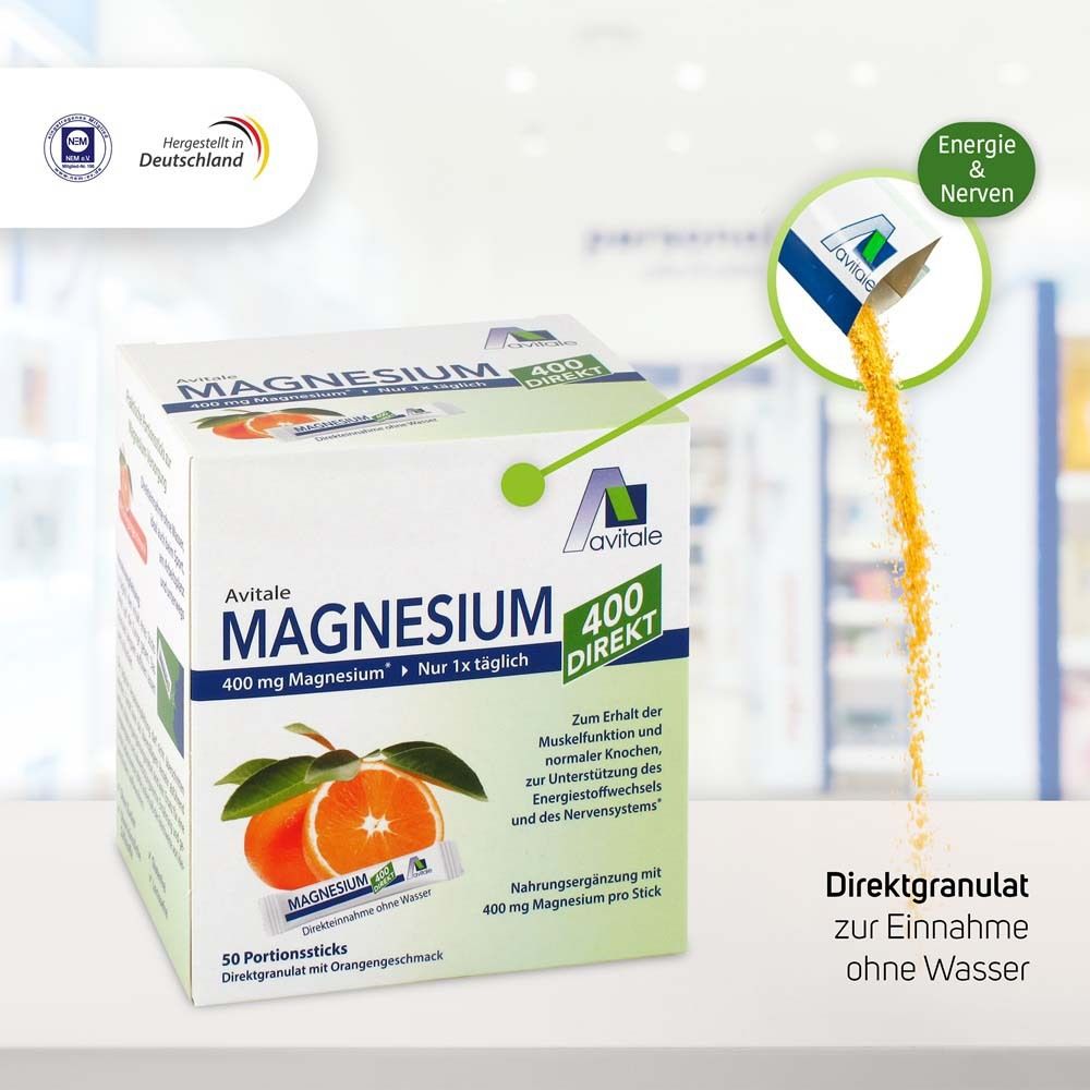 Avitale Magnesium 400 DIREKT Packung. Granulat wird in Glas gegossen. Text: Energie & Nerven. Hergestellt in Deutschland.