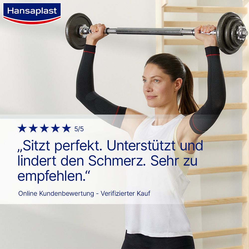 Frau mit Arm Sleeves hebt Hantel. Text: „Sitzt perfekt. Unterstützt und lindert den Schmerz. Sehr zu empfehlen.“ Online Kundenbewertung.