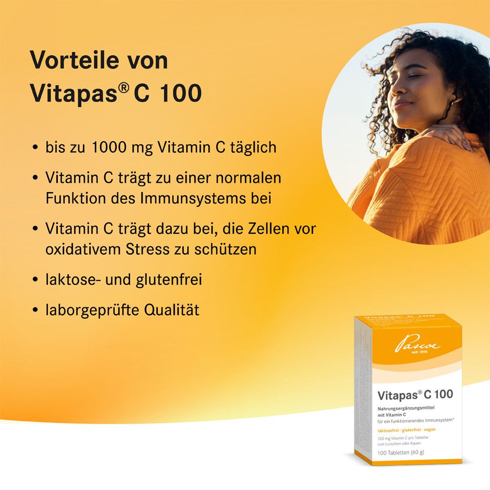 Vorteile von Vitapas® C 100. Text mit Vorteilen. Produktverpackung im Hintergrund. Orangefarbener Hintergrund.