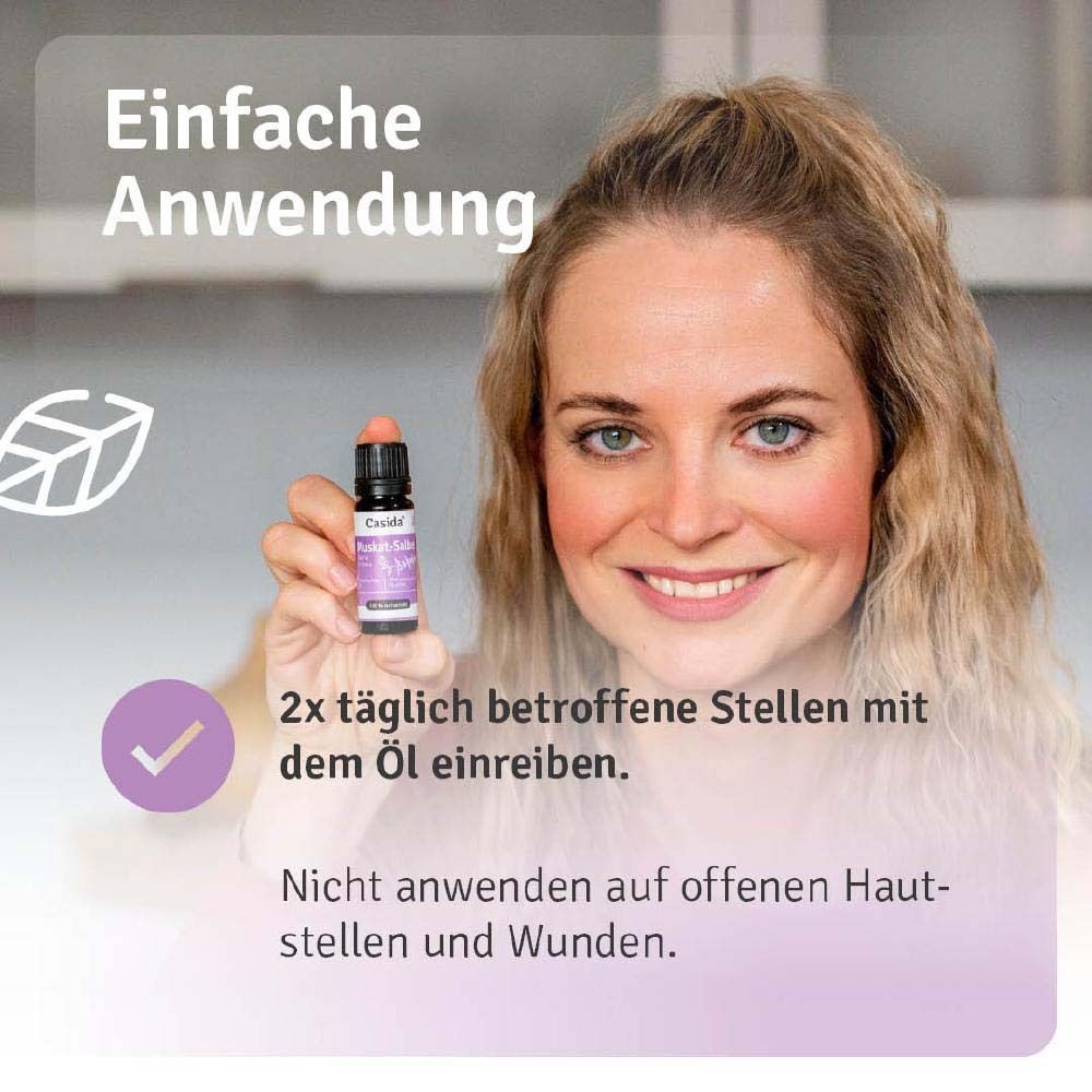 Frau hält Produktflasche. Anwendung: 2x täglich betroffene Stellen einreiben. Nicht auf offene Wunden anwenden.