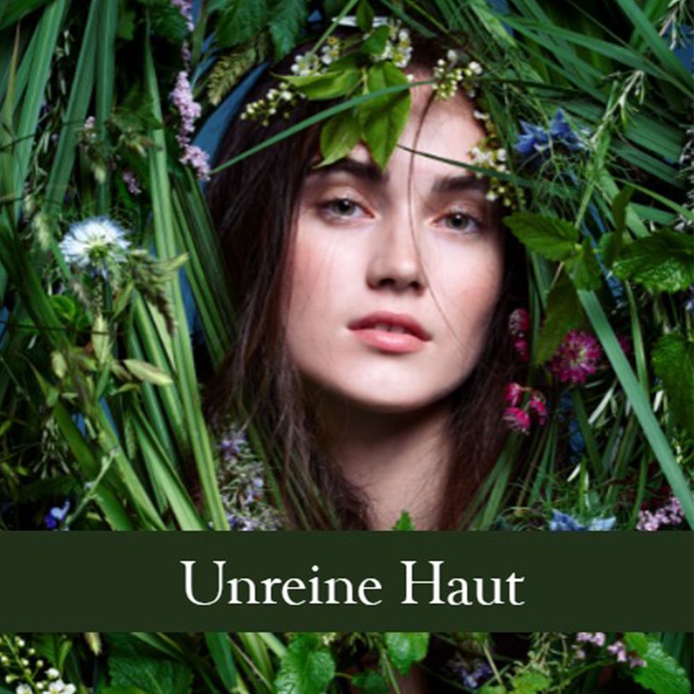 Gesicht einer Frau, umgeben von grünen Blättern und Blüten. Text: Unreine Haut.