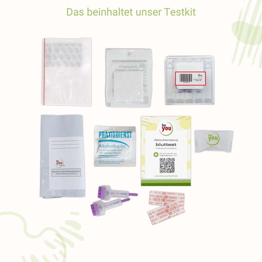 Verschiedene Testkit-Komponenten: Beutel, Alkoholtupfer, Lanzetten, Pflaster, Anleitungen.