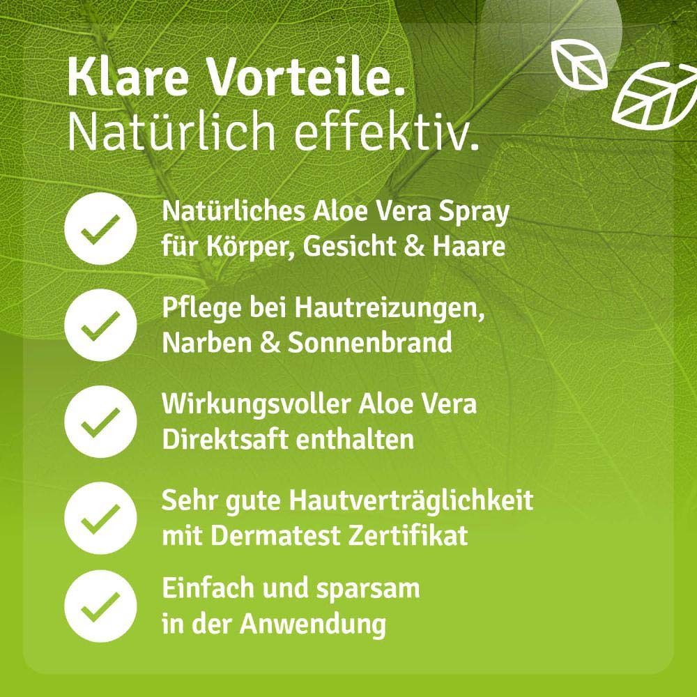 Text auf grünem Hintergrund mit weißen Häkchen. Beschreibt Vorteile des Aloe Vera Sprays. Mit Dermatest Zertifikat.